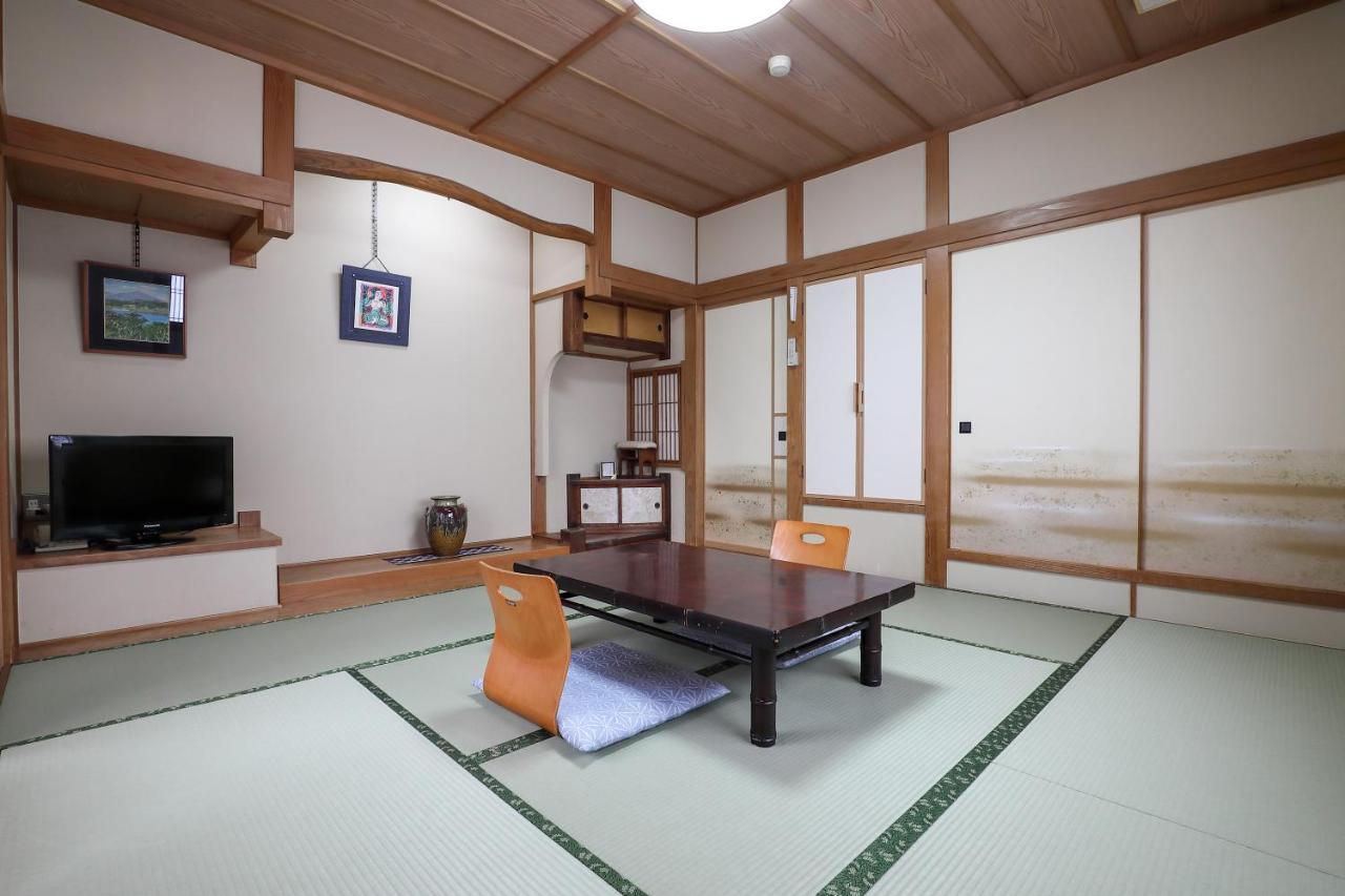 Tsukasaya Ryokan Цуруока Екстер'єр фото