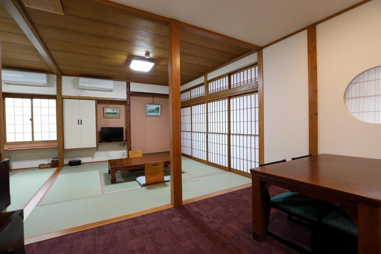 Tsukasaya Ryokan Цуруока Екстер'єр фото